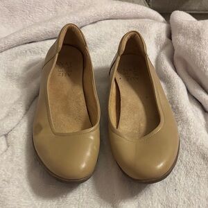 Naturalizer Women's Beige Loafers